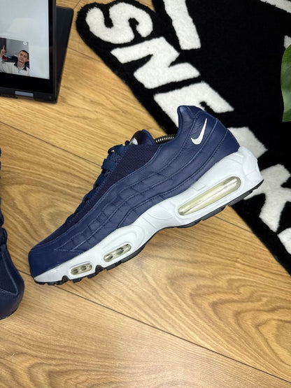 Nike Air Max 95 By You — buty sportowe męskie w bardzo dobrym stanie rozmiar 45.5, zewnętrzny panel lewego buta