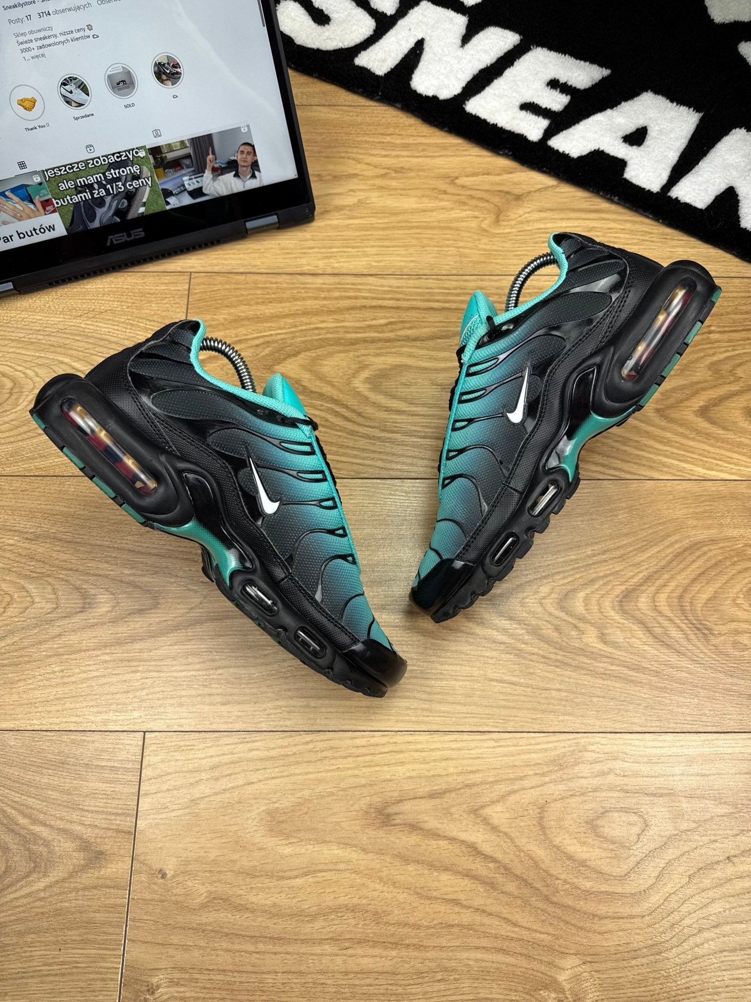 Nike Air Max Plus (42) - sneakilystore