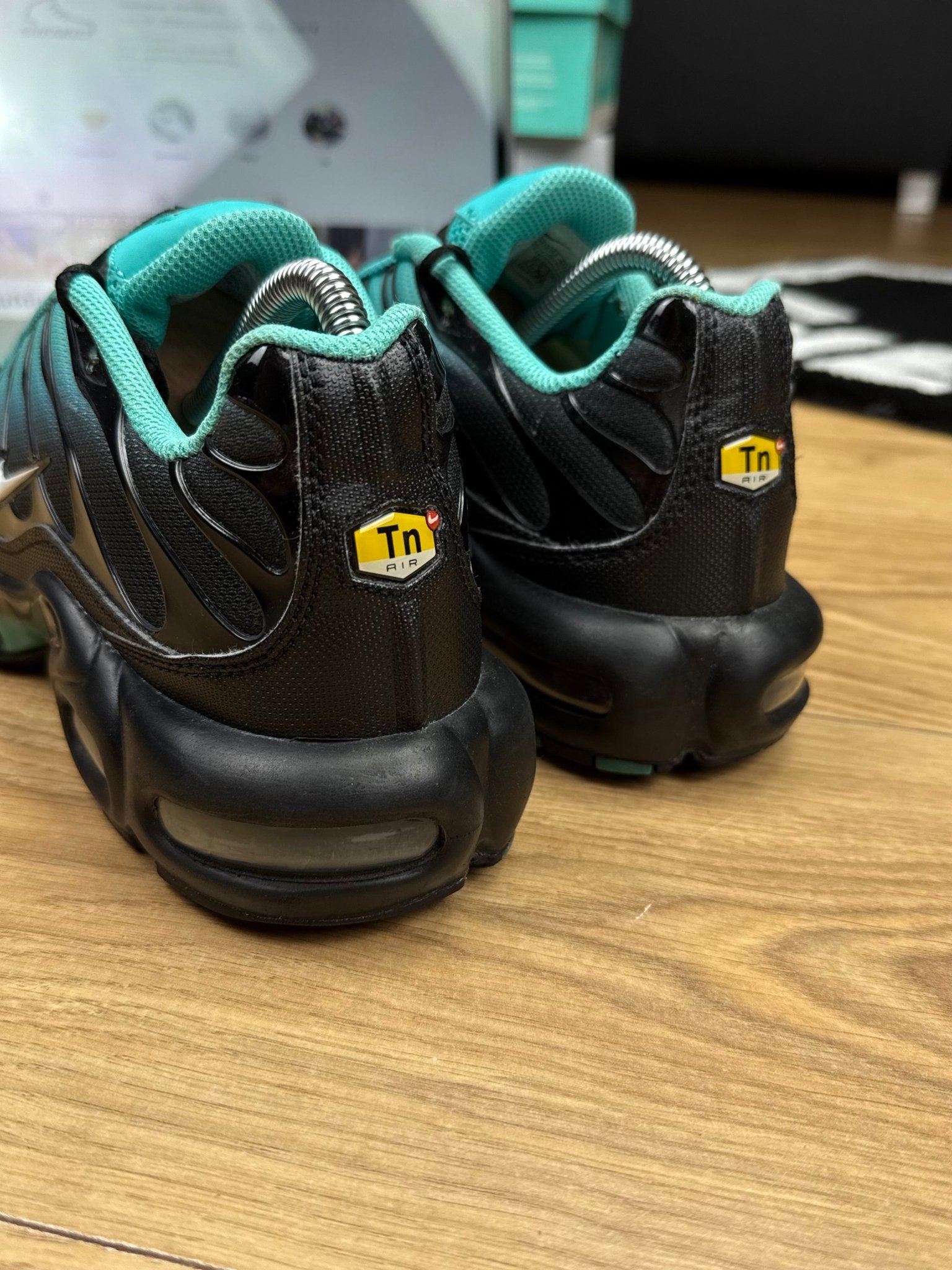 Nike Air Max Plus (42) - sneakilystore
