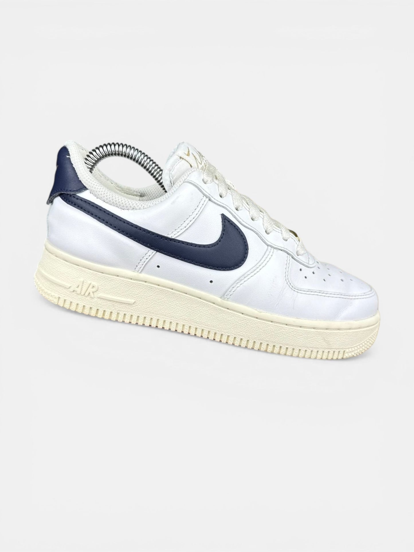 Nike Air Force 1 ’07 FlyEase — buty sportowe damskie w bardzo dobrym stanie rozmiar 36.5, boczny profil