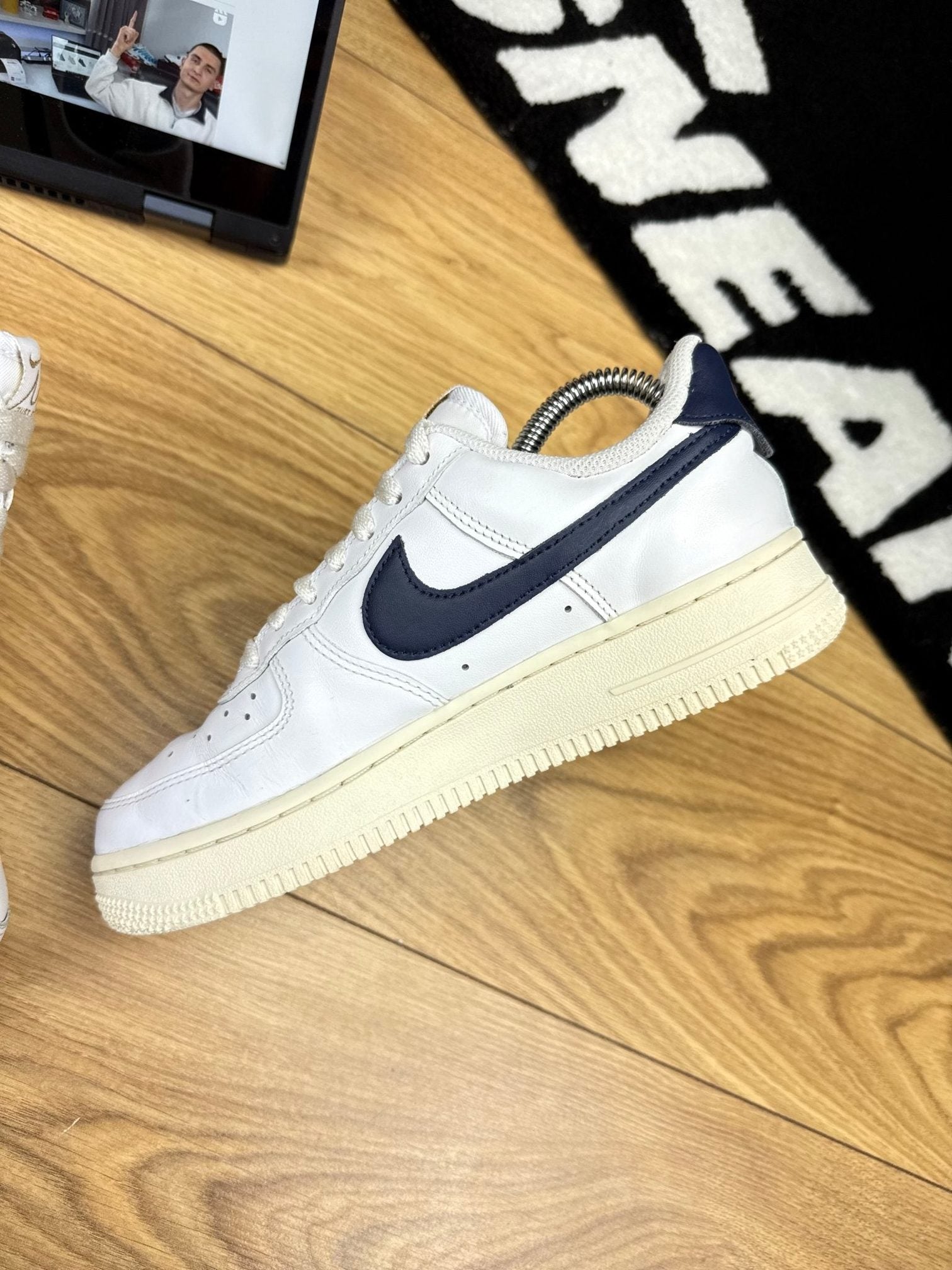 Nike Air Force 1 ’07 FlyEase — buty sportowe damskie w bardzo dobrym stanie rozmiar 36.5, wewnętrzny panel prawego buta