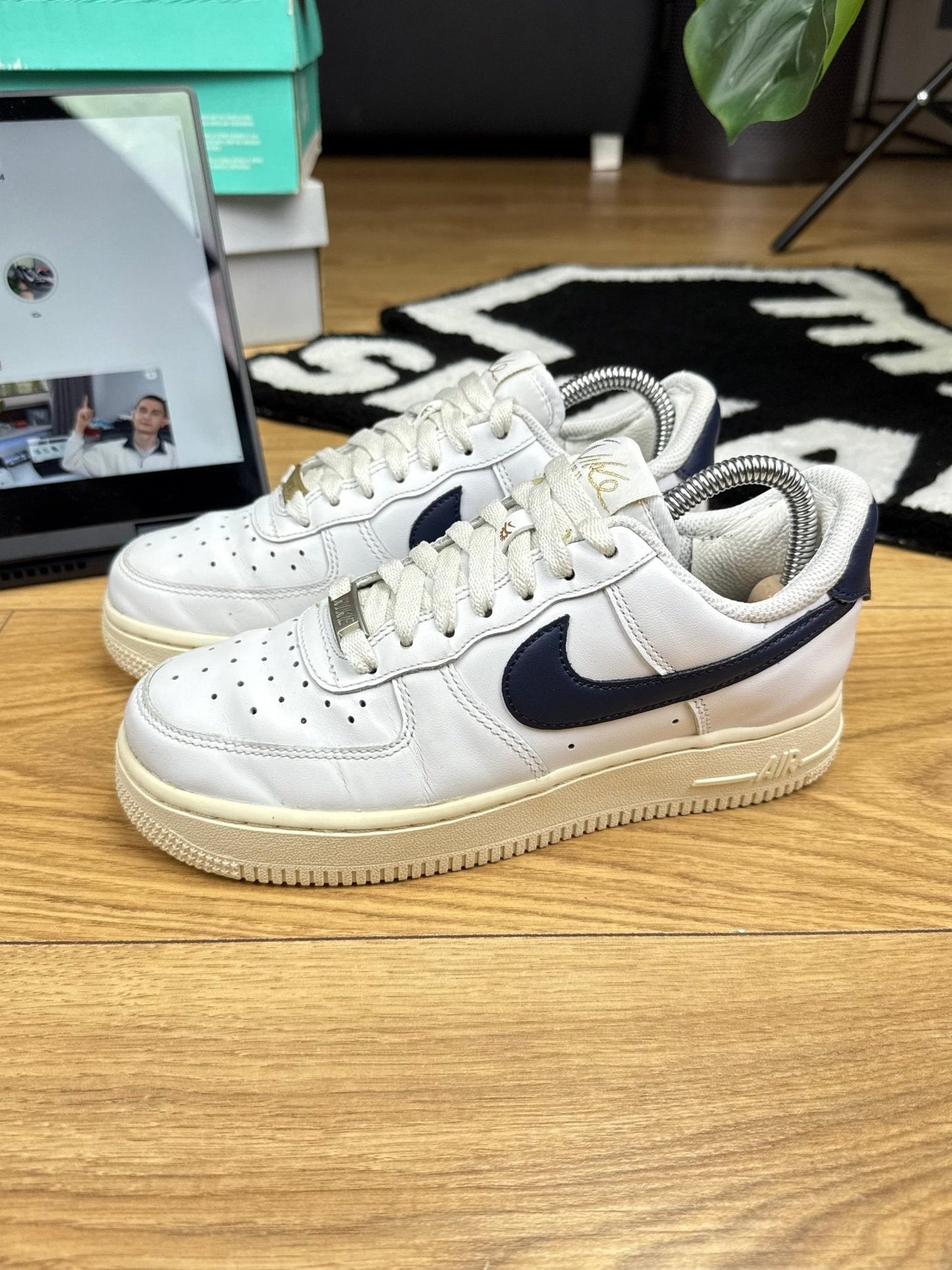 Nike Air Force 1 ’07 FlyEase — buty sportowe damskie w bardzo dobrym stanie rozmiar 36.5, widok z góry