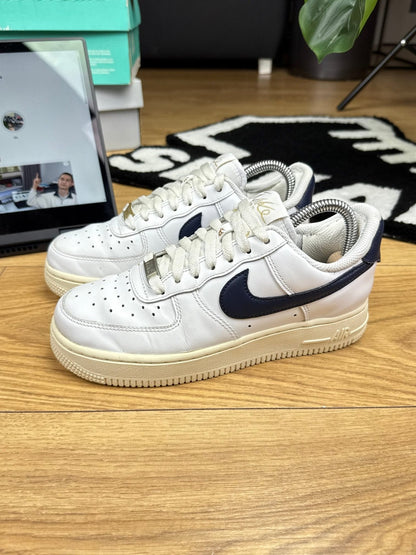 Nike Air Force 1 ’07 FlyEase — buty sportowe damskie w bardzo dobrym stanie rozmiar 36.5, widok z góry