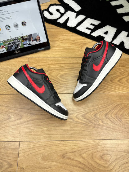 Nike Air Jordan 1 Low (38.5)