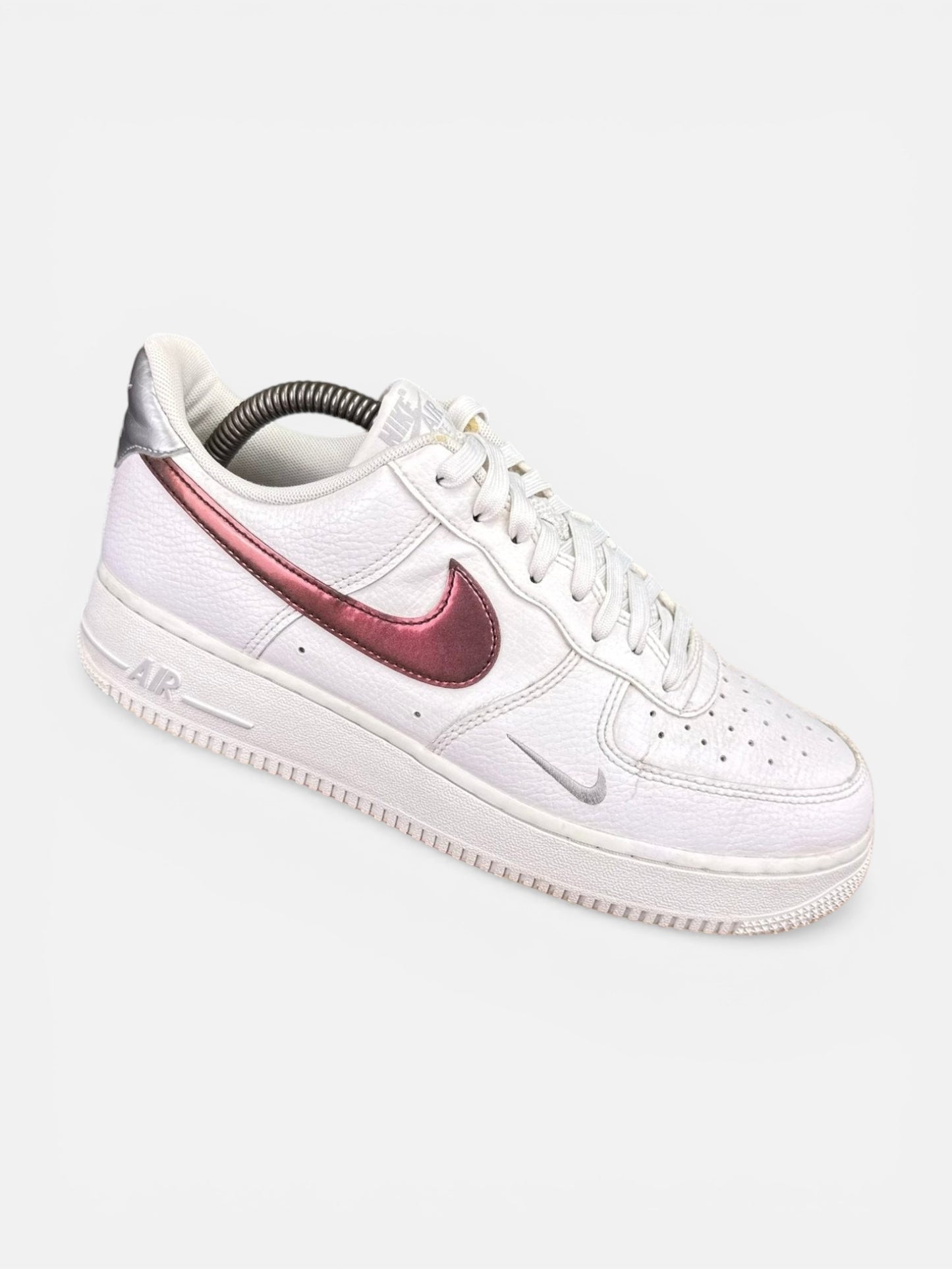 Nike Air Force 1 ’07 — buty sportowe męskie w dobrym stanie rozmiar 42.5, widok z boku