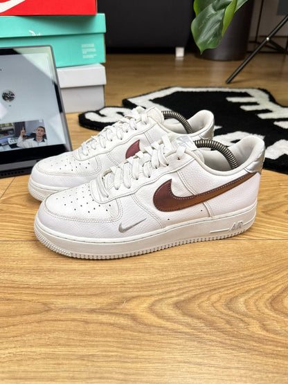 Nike Air Force 1 ’07 — buty sportowe męskie w dobrym stanie rozmiar 42.5, widok z góry