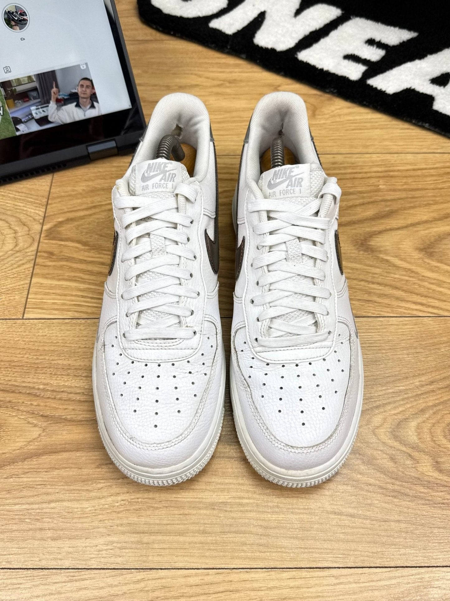 Nike Air Force 1 ’07 — buty sportowe męskie w dobrym stanie rozmiar 42.5, widok z tyłu