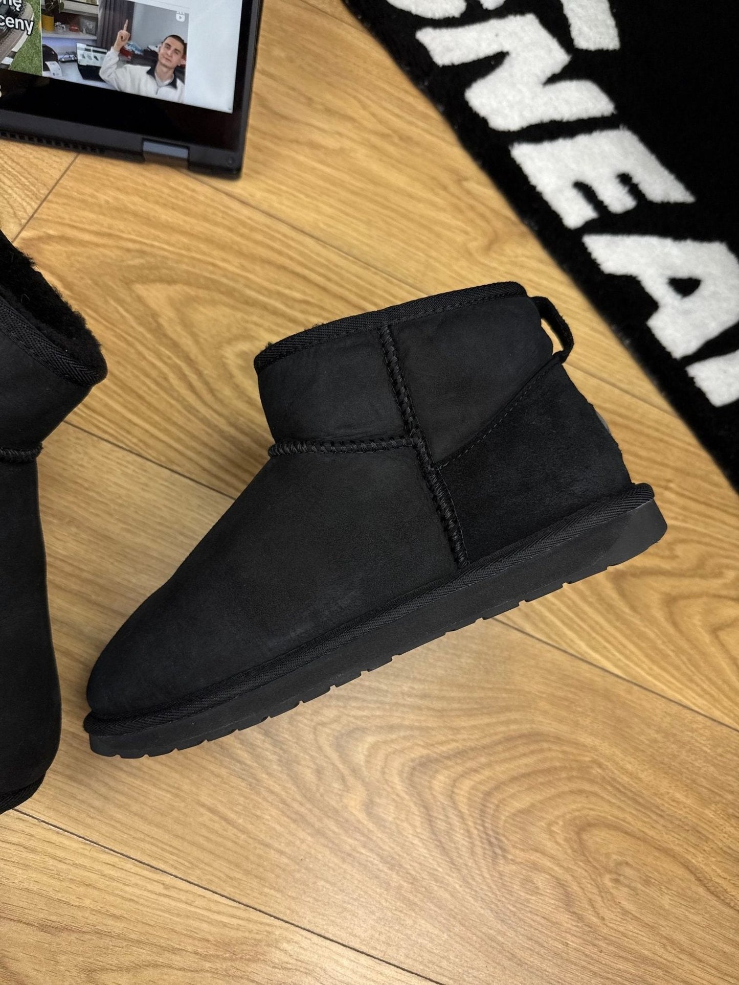 EMU Australia Stinger Micro — buty sportowe męskie w dobrym stanie rozmiar 40, zewnętrzny panel lewego buta