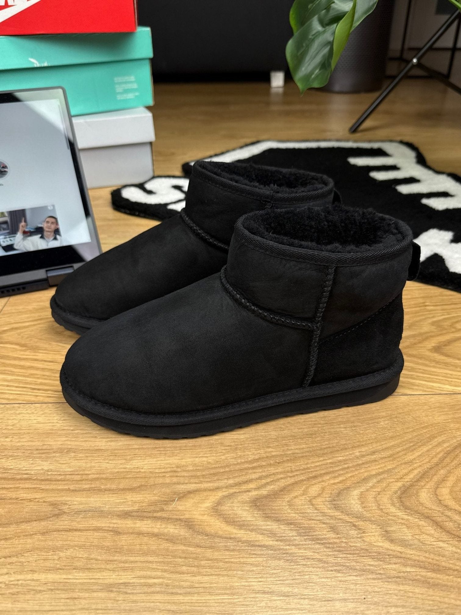 EMU Australia Stinger Micro — buty sportowe męskie w dobrym stanie rozmiar 40, wewnętrzny panel lewego buta