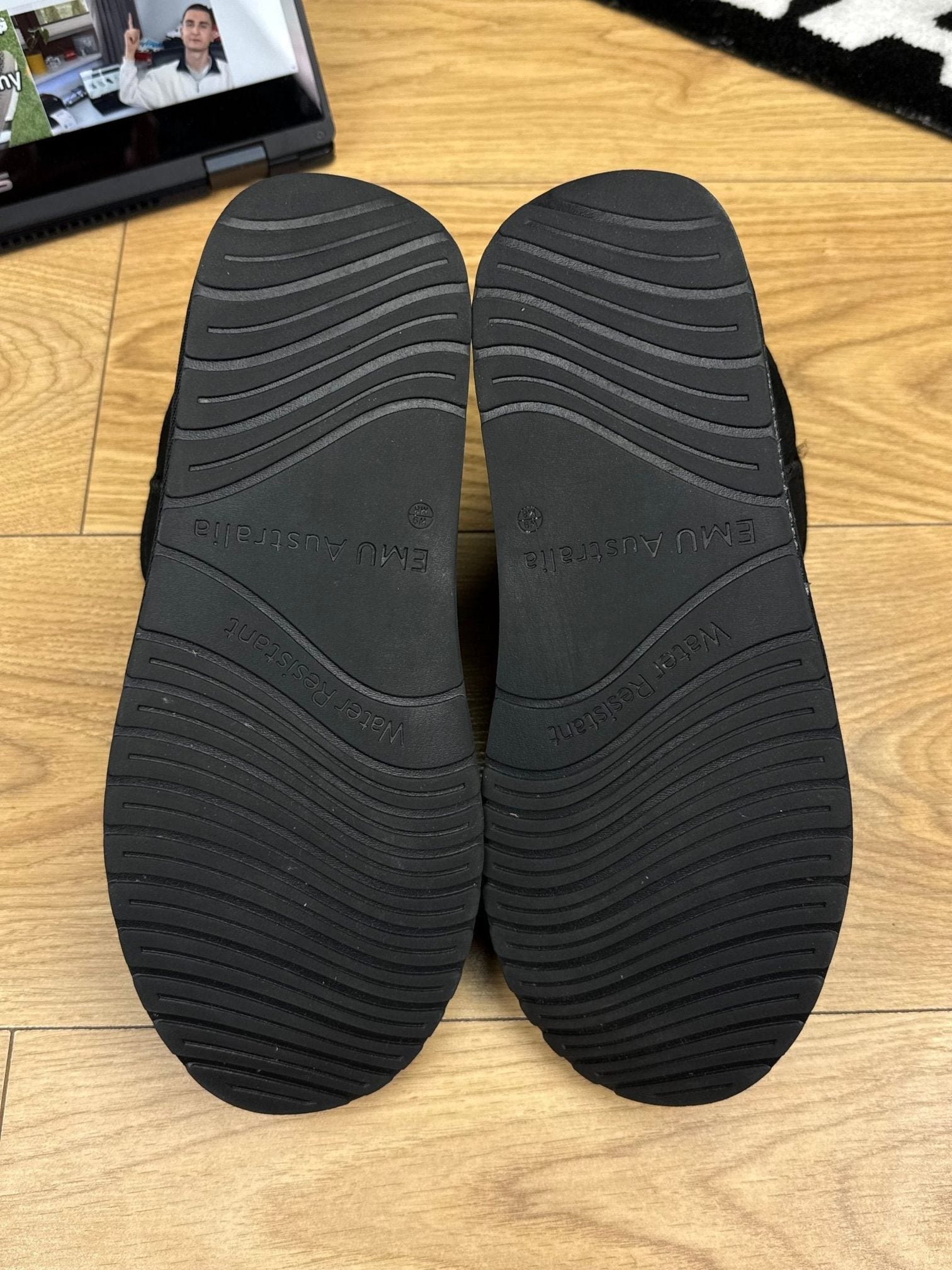 EMU Australia Stinger Micro — buty sportowe męskie w dobrym stanie rozmiar 40, podeszwa