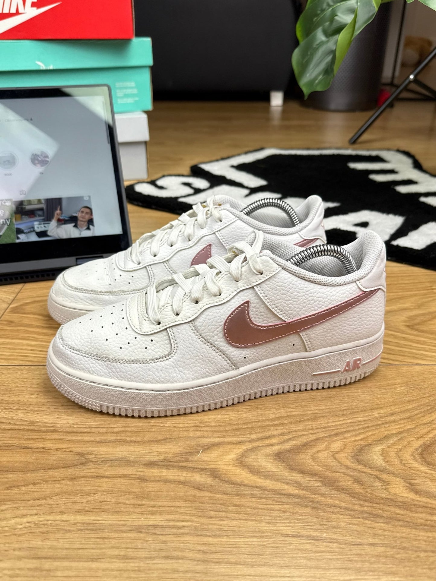 Nike Air Force 1 Low (40)