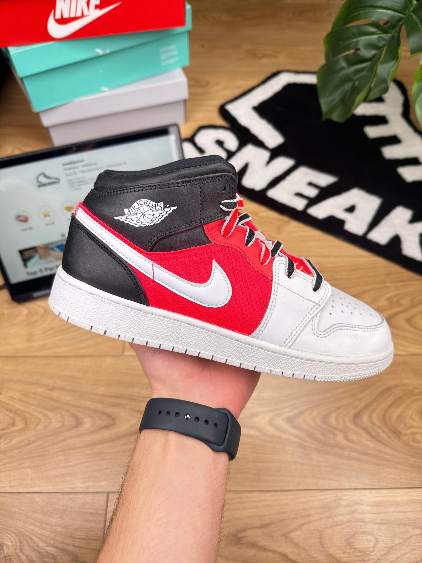 Nike Air Jordan 1 Mid (40)