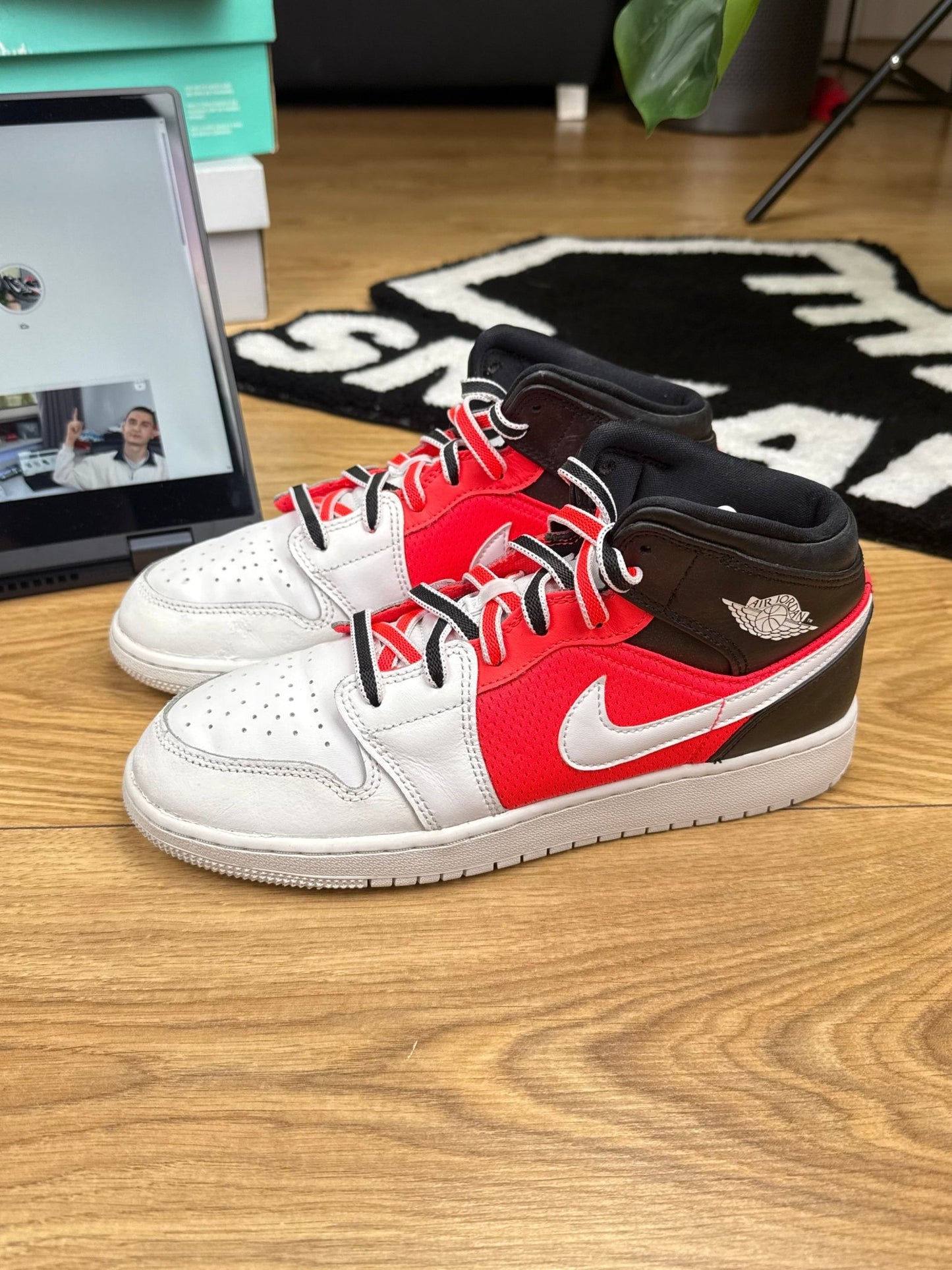 Nike Air Jordan 1 Mid (40)