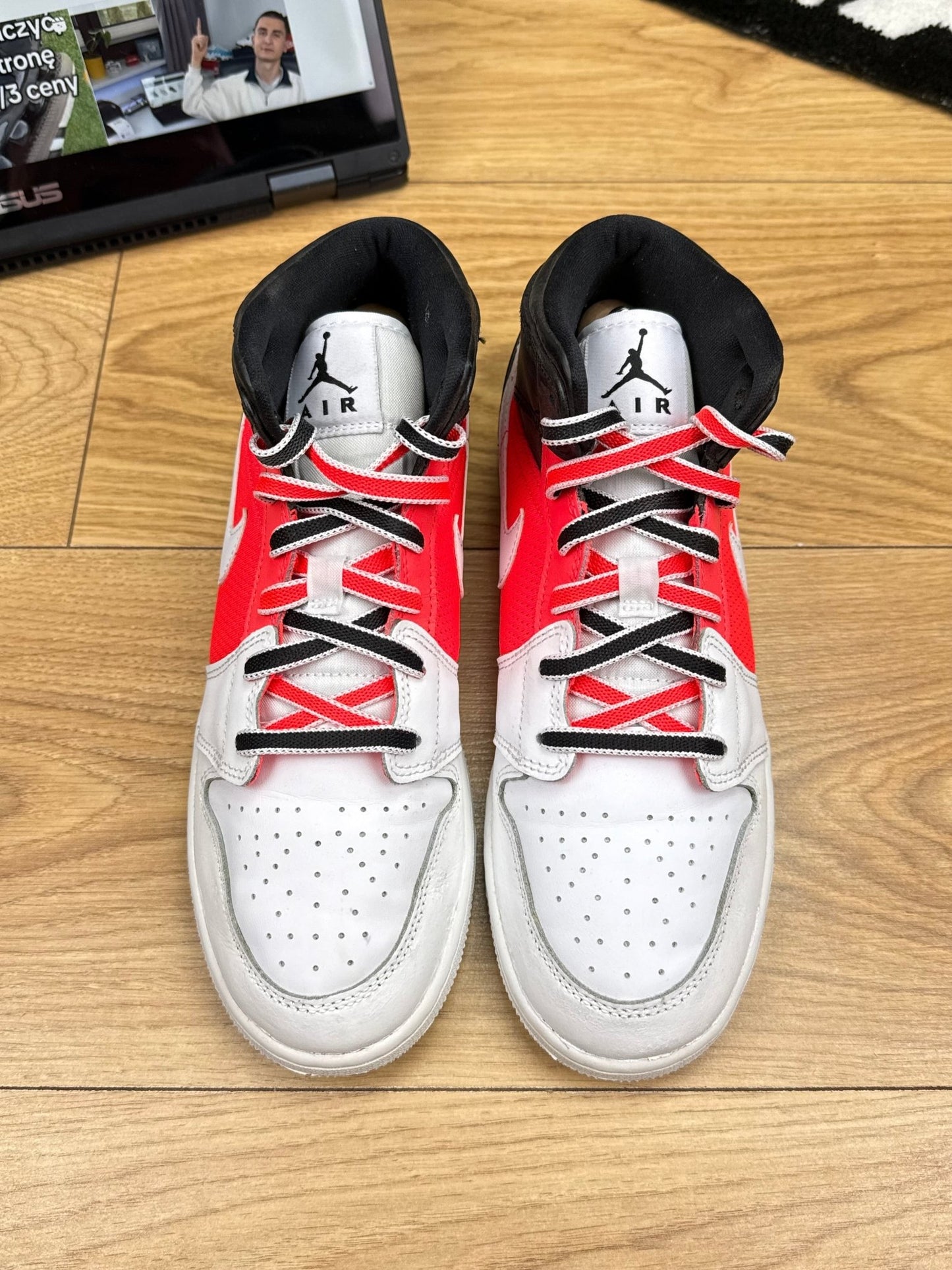 Nike Air Jordan 1 Mid (40)