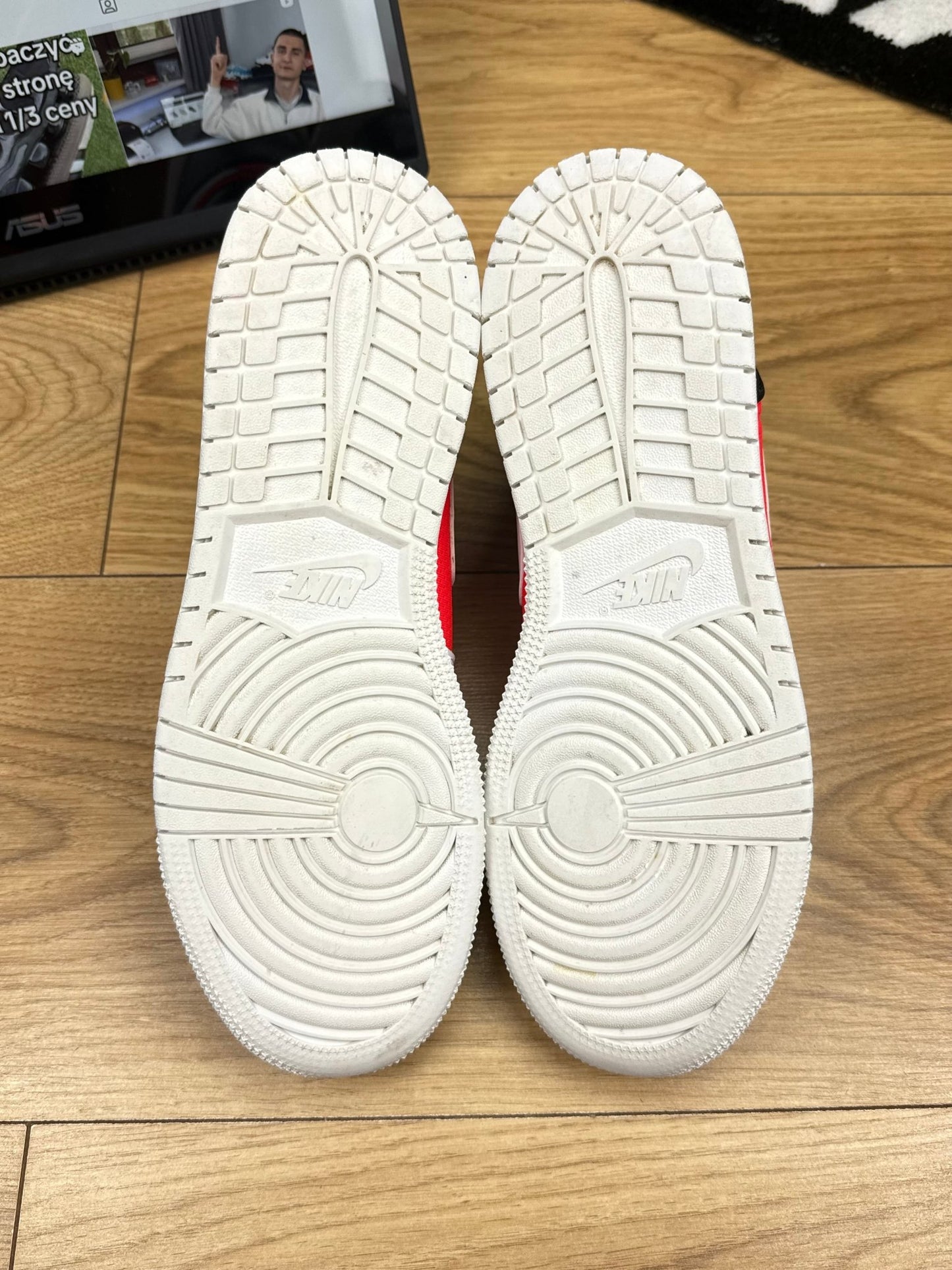 Nike Air Jordan 1 Mid (40)