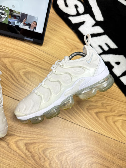 Nike Air Vapormax Plus (38.5)