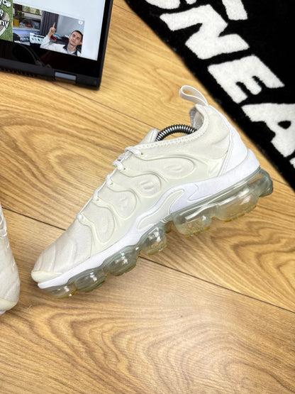 Nike Air Vapormax Plus (38.5)