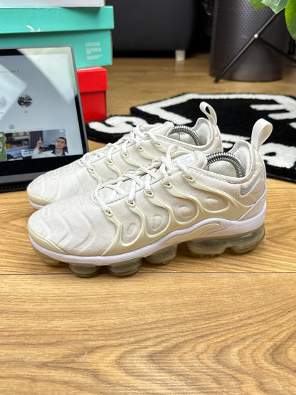 Nike Air Vapormax Plus (38.5)