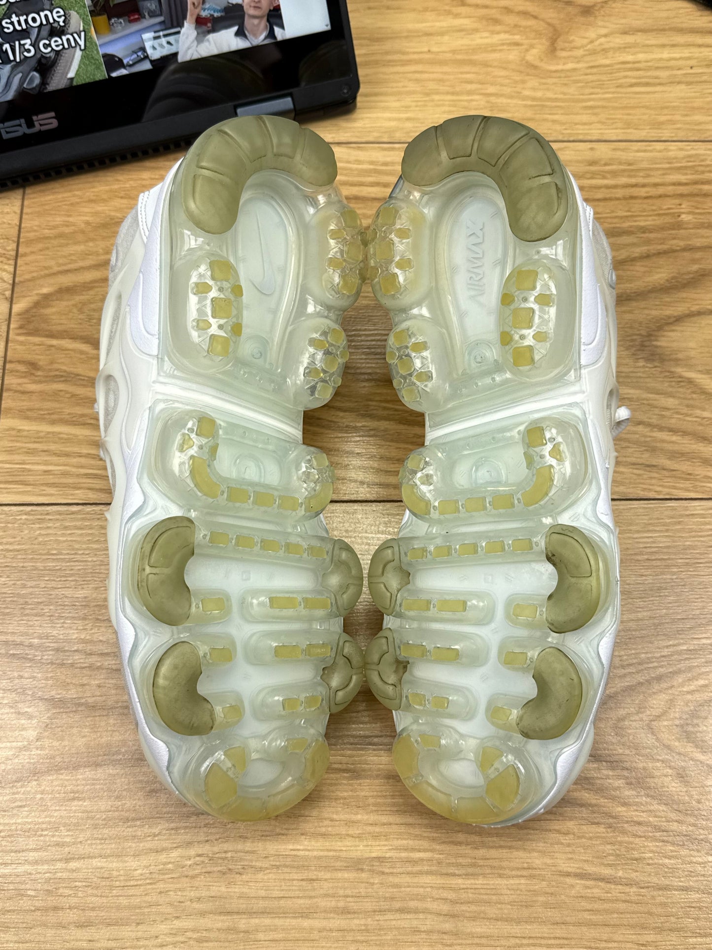 Nike Air Vapormax Plus (38.5)