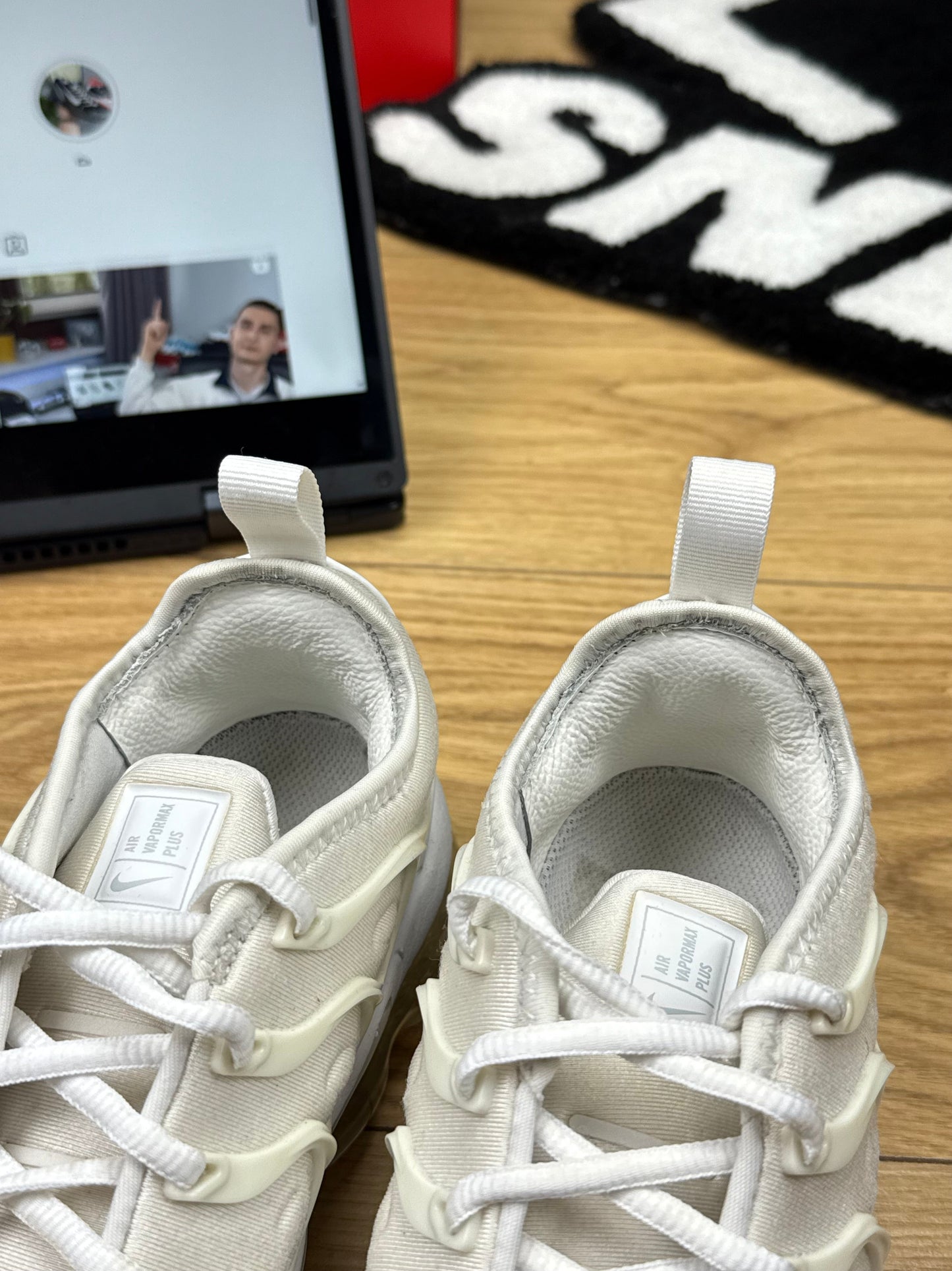 Nike Air Vapormax Plus (38.5)