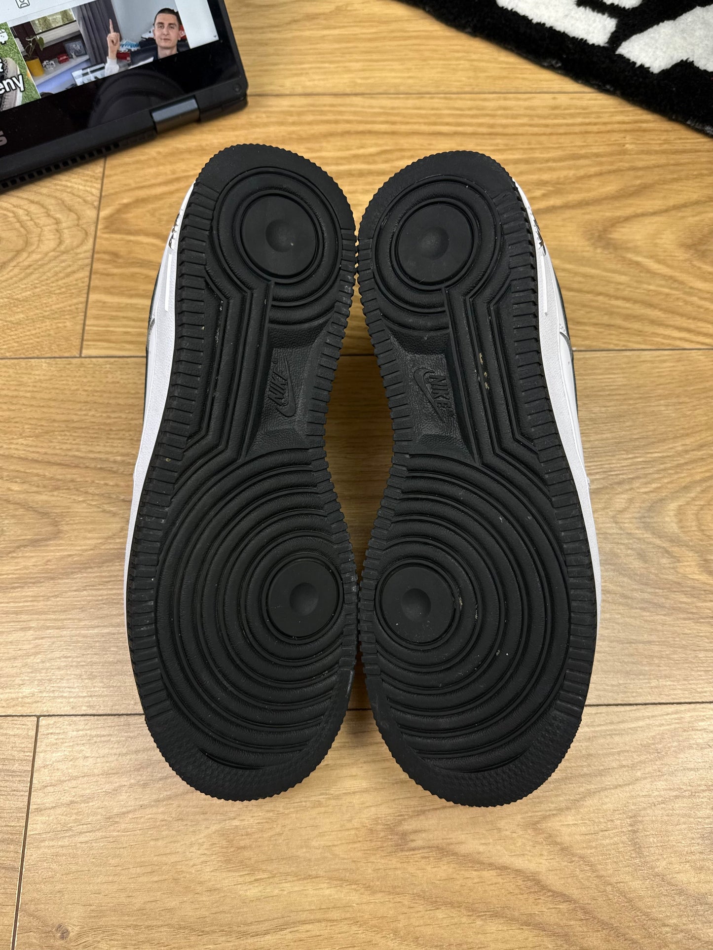 Nike Air Force 1 Low (40)