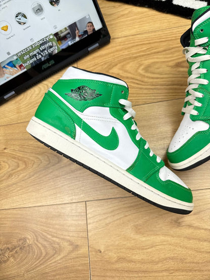 Nike Air Jordan 1 Mid — buty sportowe męskie w bardzo dobrym stanie rozmiar 44.5, zewnętrzny panel prawego buta