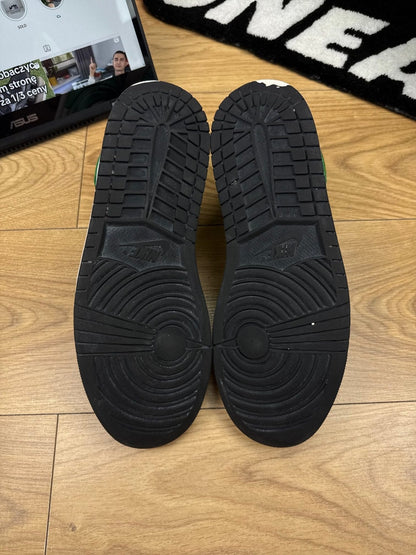 Nike Air Jordan 1 Mid — buty sportowe męskie w bardzo dobrym stanie rozmiar 44.5, widok z góry