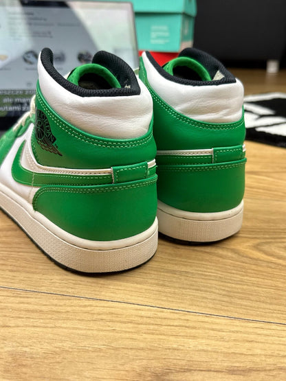 Nike Air Jordan 1 Mid — buty sportowe męskie w bardzo dobrym stanie rozmiar 44.5, widok z tyłu