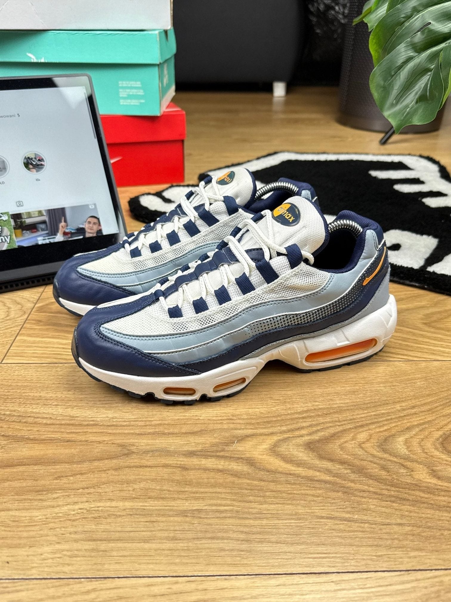 Nike Air Max 95 SE — buty sportowe męskie w bardzo dobrym stanie rozmiar 42, widok z góry