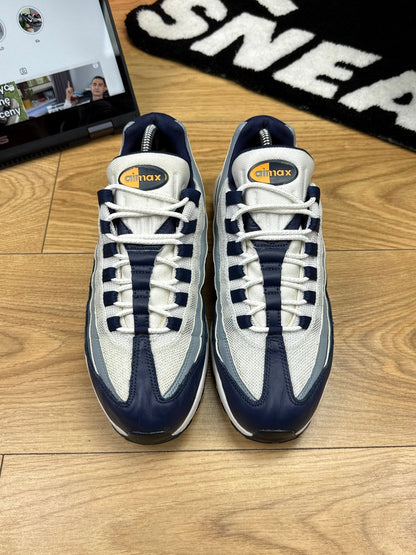 Nike Air Max 95 SE — buty sportowe męskie w bardzo dobrym stanie rozmiar 42, widok z tyłu