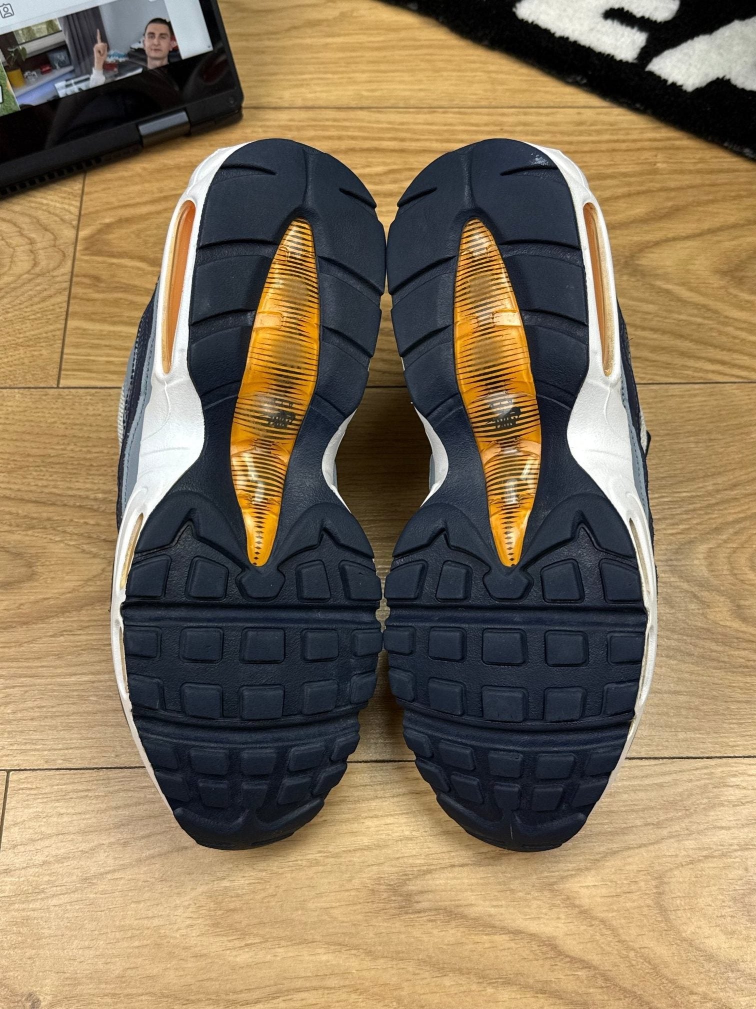 Nike Air Max 95 SE — buty sportowe męskie w bardzo dobrym stanie rozmiar 42, zapiętki butów