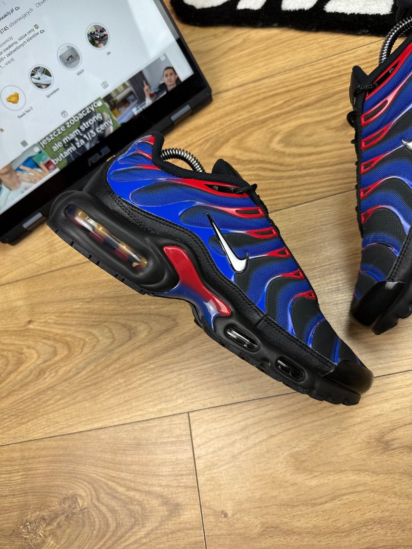 Nike Air Max Plus Spider-Man — buty sportowe męskie w bardzo dobrym stanie rozmiar 42.5, wewnętrzny panel lewego buta