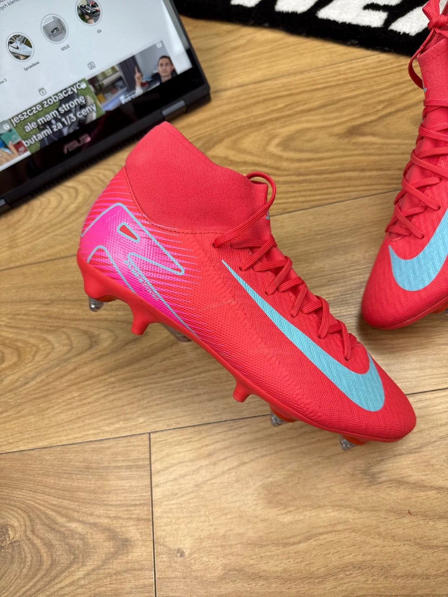 Nike Air Zoom Mercurial Superfly 10 Academy SG-Pro AC — buty sportowe męskie w bardzo dobrym stanie rozmiar 42, zewnętrzny panel prawego buta