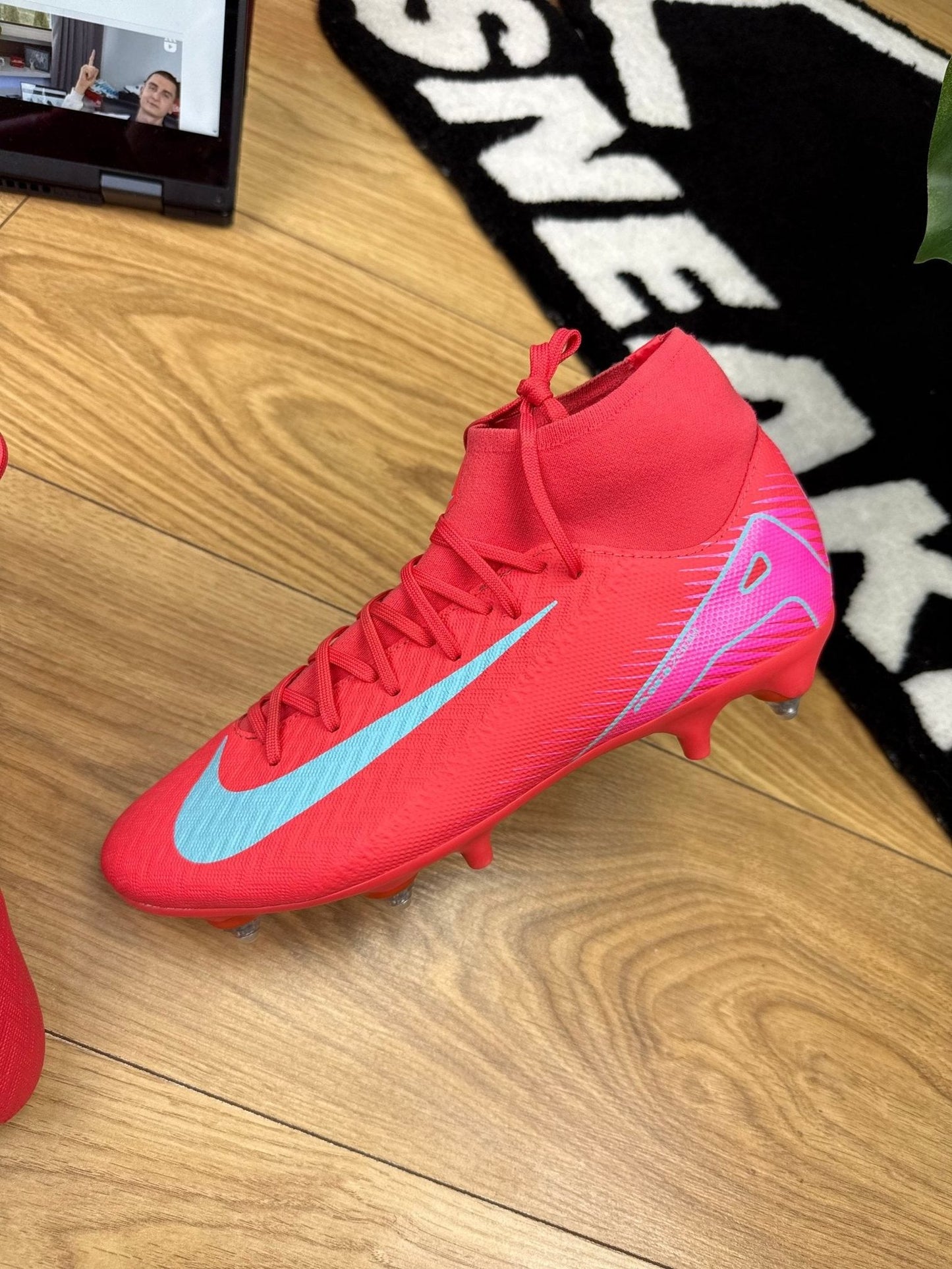 Nike Air Zoom Mercurial Superfly 10 Academy SG-Pro AC — buty sportowe męskie w bardzo dobrym stanie rozmiar 42, zewnętrzny panel lewego buta