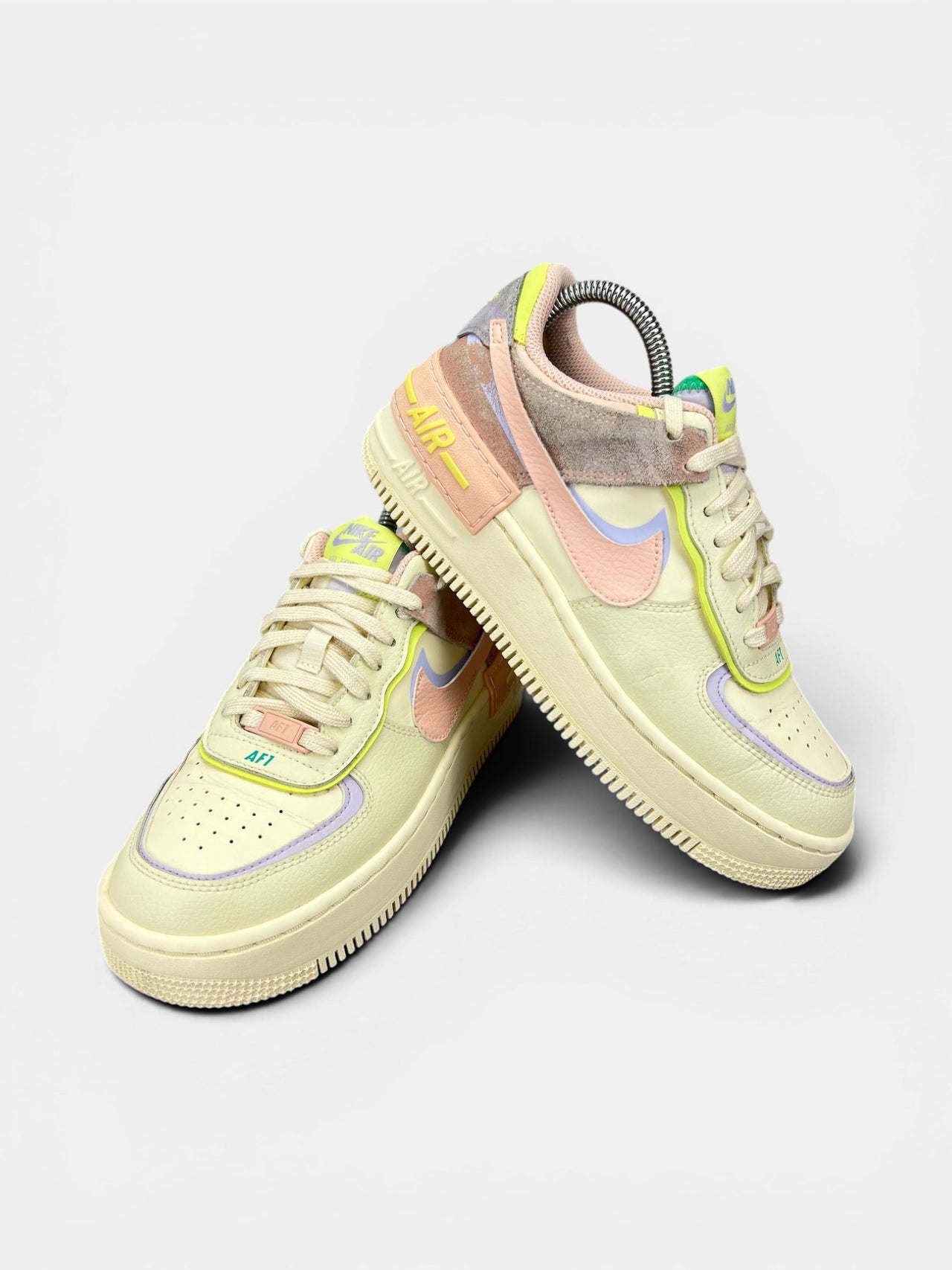 Nike Air Force 1 Low Cashmere — buty sportowe damskie w bardzo dobrym stanie rozmiar 38.5, boczny profil