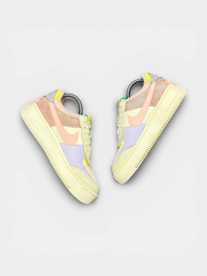 Nike Air Force 1 Low Cashmere — buty sportowe damskie w bardzo dobrym stanie rozmiar 38.5, widok z góry na wewnętrzną stronę butów