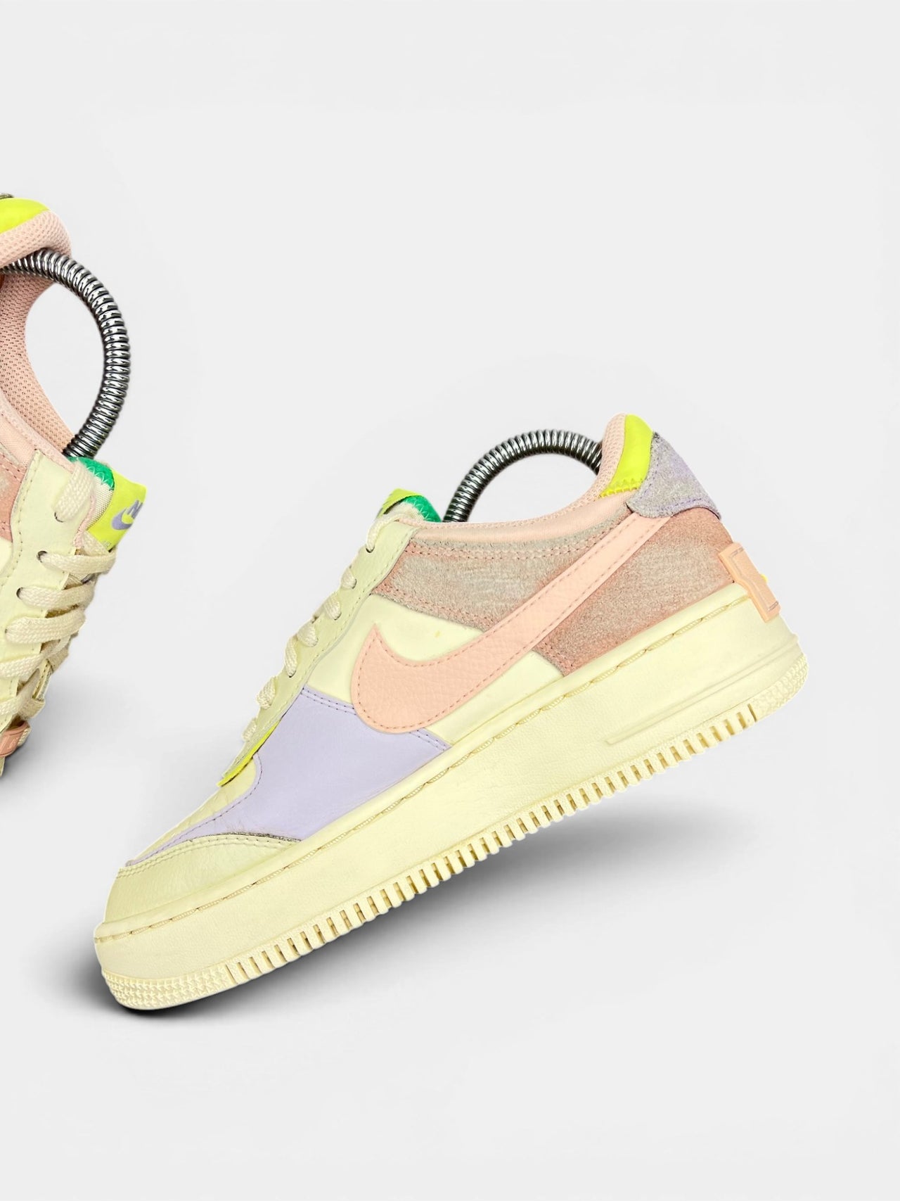 Nike Air Force 1 Low Cashmere — buty sportowe damskie w bardzo dobrym stanie rozmiar 38.5, wewnętrzny panel prawego buta