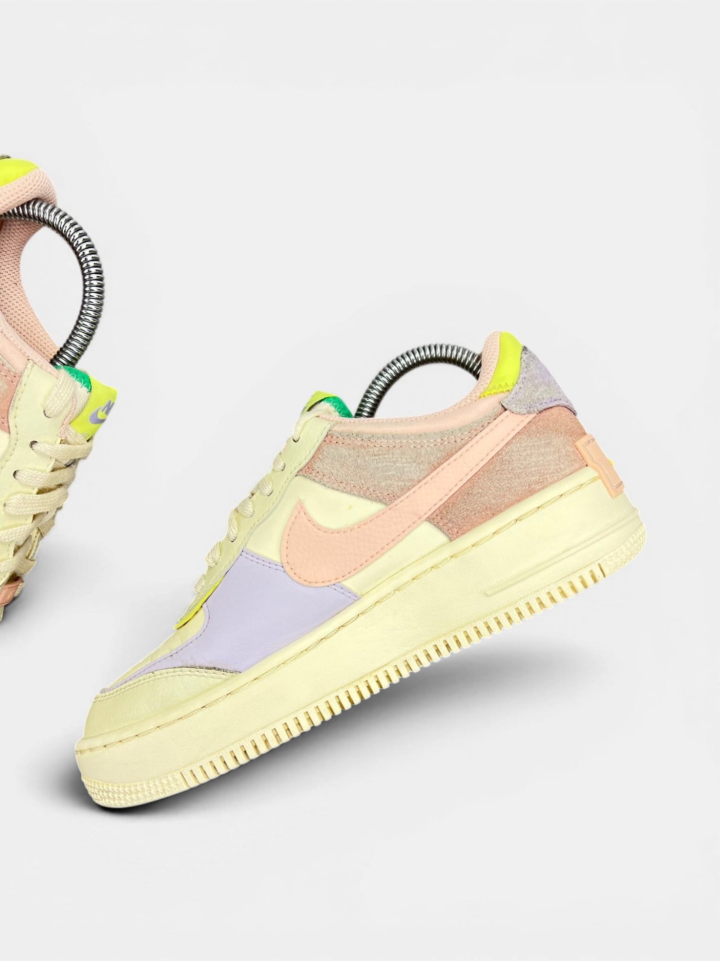 Nike Air Force 1 Low Cashmere — buty sportowe damskie w bardzo dobrym stanie rozmiar 38.5, wewnętrzny panel prawego buta