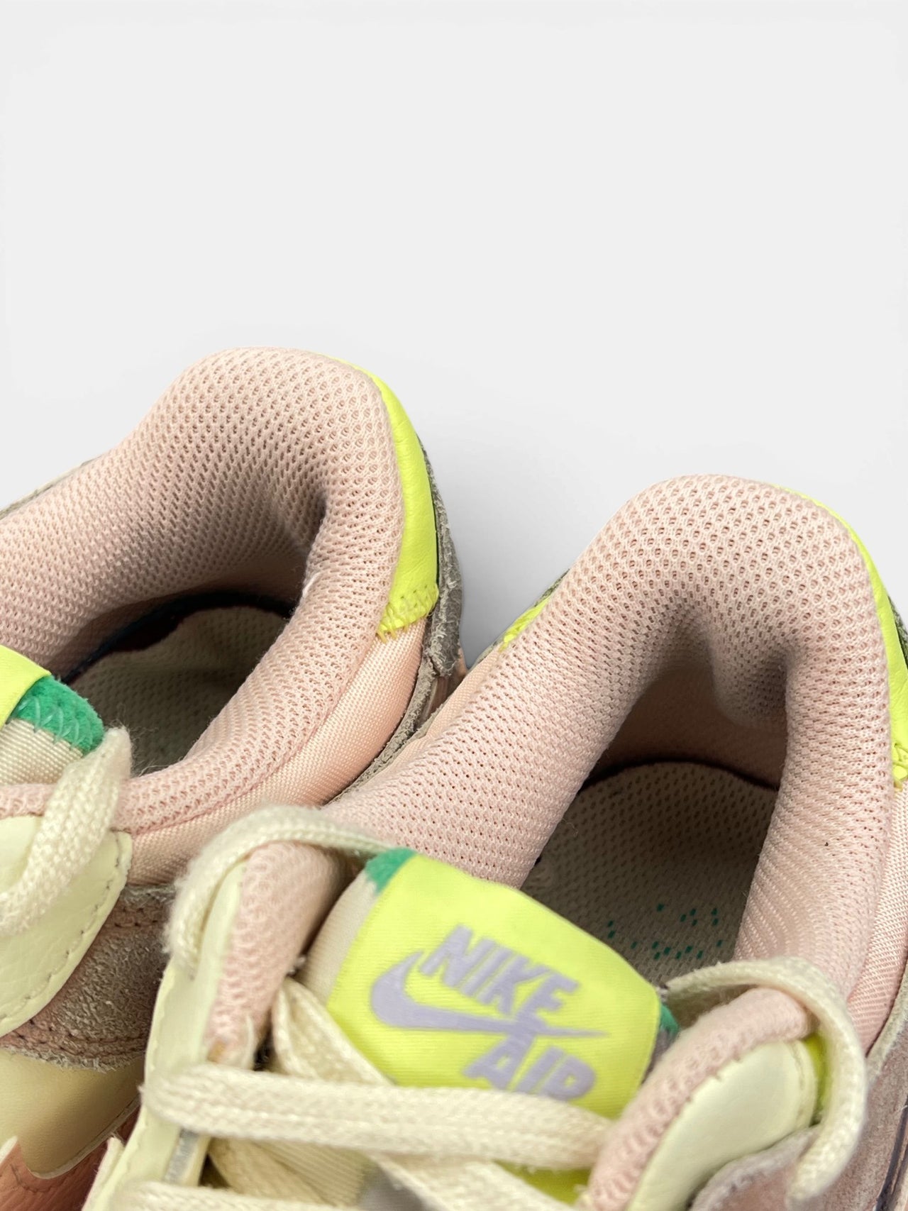 Nike Air Force 1 Low Cashmere — buty sportowe damskie w bardzo dobrym stanie rozmiar 38.5, zapiętki butów