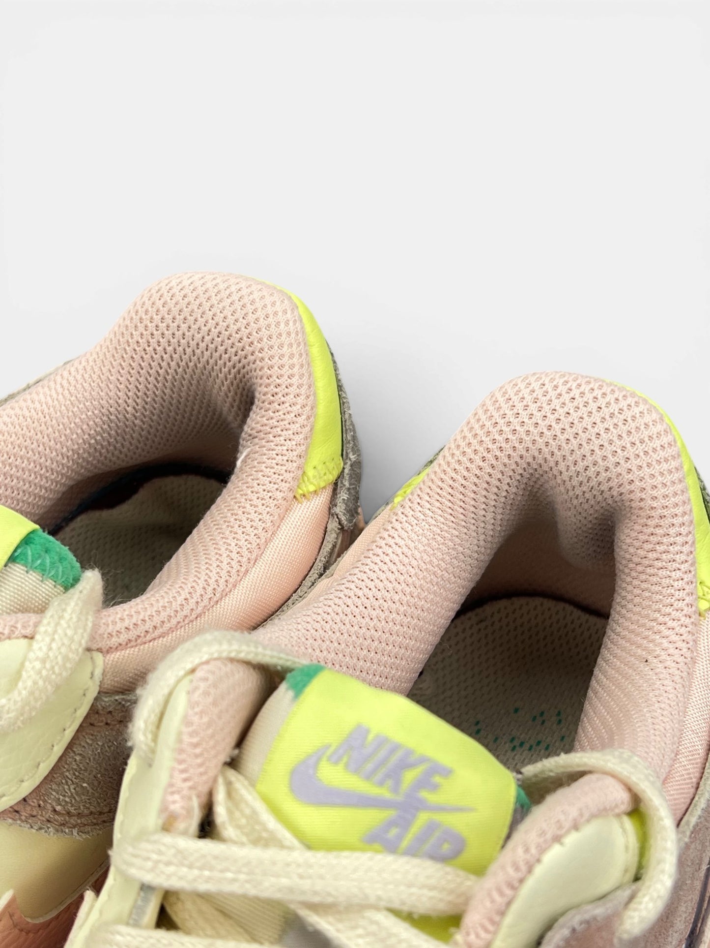 Nike Air Force 1 Low Cashmere — buty sportowe damskie w bardzo dobrym stanie rozmiar 38.5, zapiętki butów
