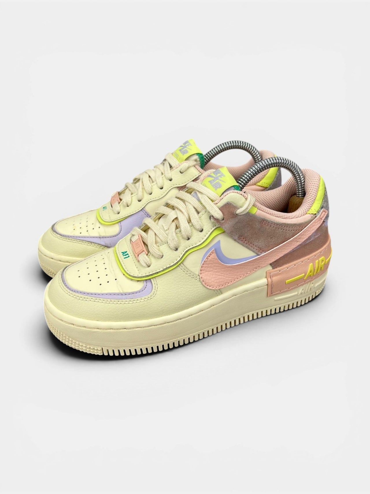 Nike Air Force 1 Low Cashmere — buty sportowe damskie w bardzo dobrym stanie rozmiar 38.5, widok z boku