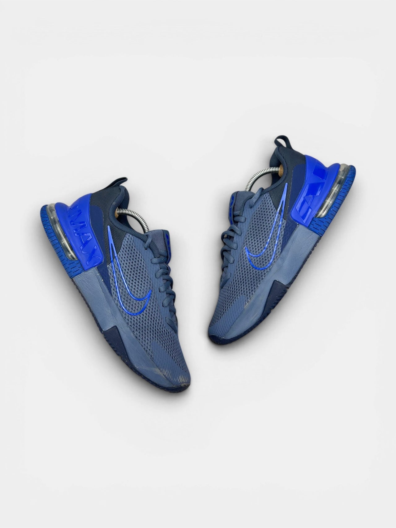 Nike Air Max Alpha Trainer 6 Diffused Blue — buty sportowe męskie w bardzo dobrym stanie rozmiar 44, widok z góry na zewnętrzną stronę butów