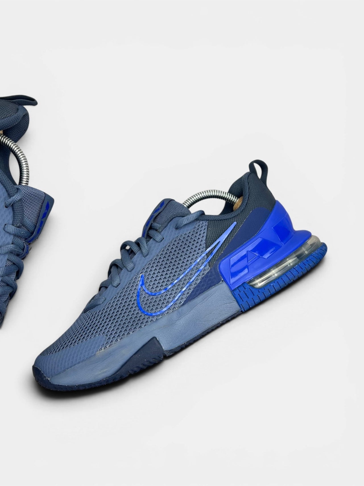 Nike Air Max Alpha Trainer 6 Diffused Blue — buty sportowe męskie w bardzo dobrym stanie rozmiar 44, zewnętrzny panel lewego buta