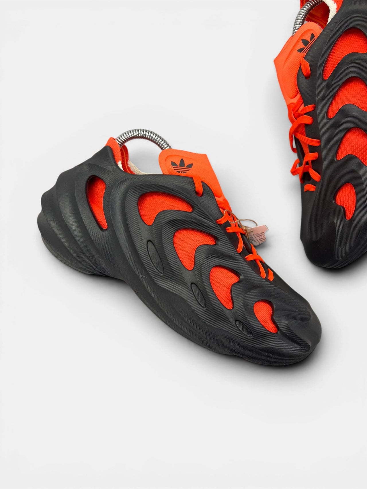 Adidas adiFOM Q Core Black — buty sportowe męskie nowe rozmiar 41 1/3, zewnętrzny panel prawego buta