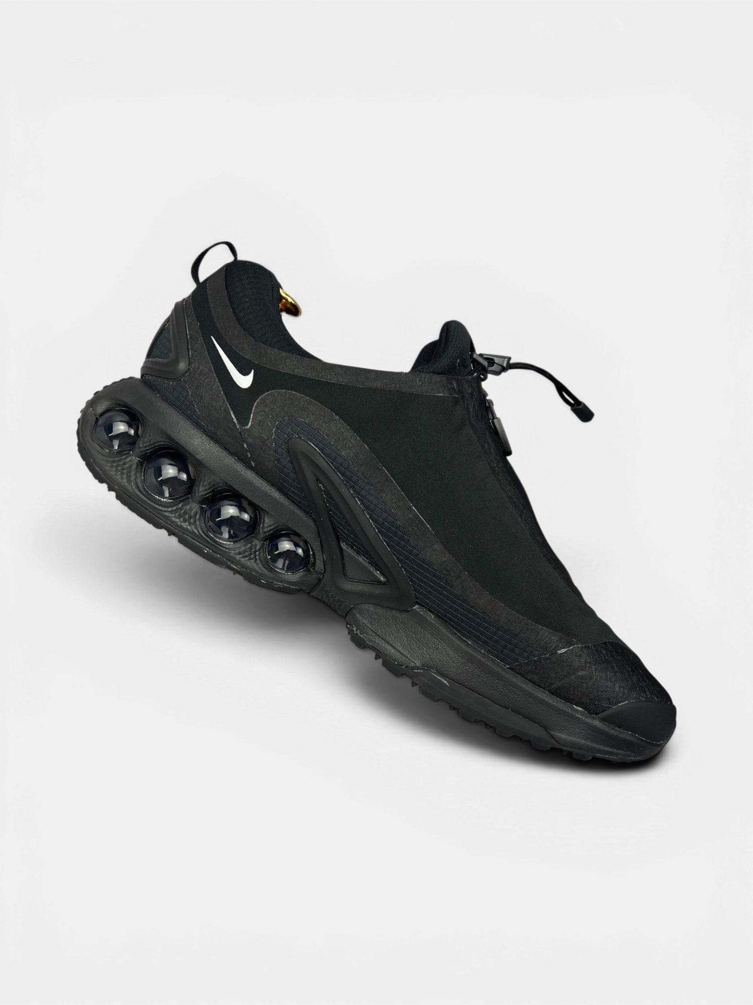 Nike Air Max Dn Roam Triple Black — buty sportowe męskie w bardzo dobrym stanie rozmiar 45, wewnętrzny panel lewego buta