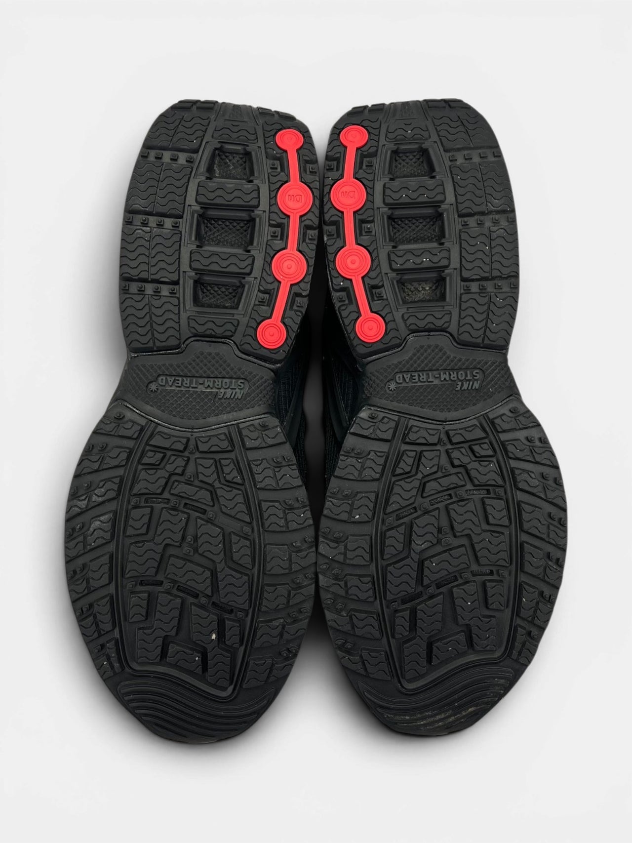 Nike Air Max Dn Roam Triple Black — buty sportowe męskie w bardzo dobrym stanie rozmiar 45, podeszwa
