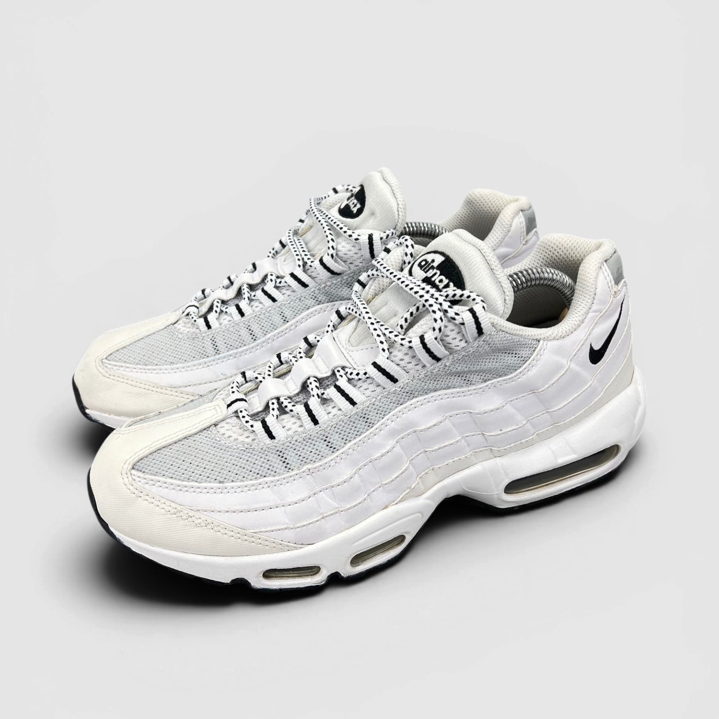 Nike Air Max 95 White Black — buty sportowe męskie w bardzo dobrym stanie rozmiar 42, widok z boku