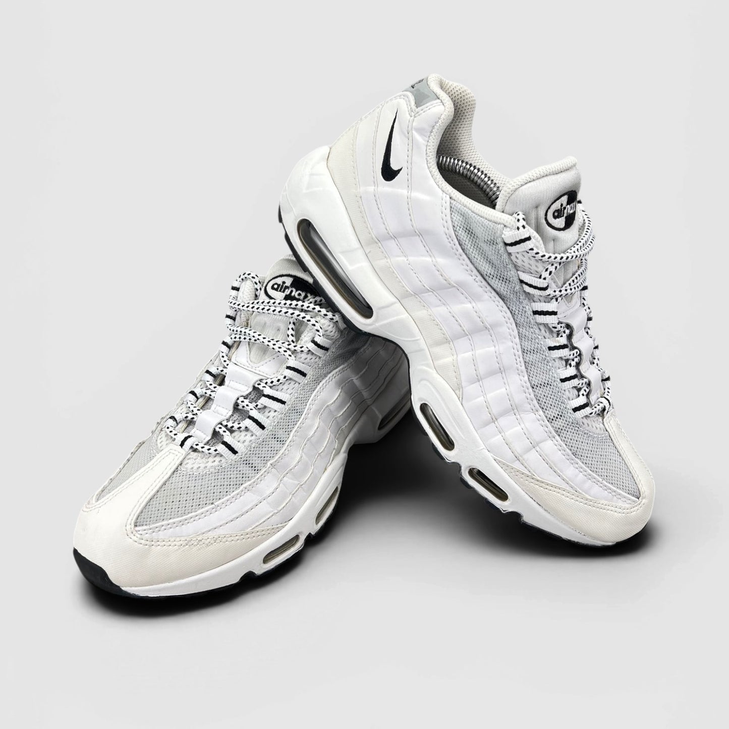Nike Air Max 95 White Black — buty sportowe męskie w bardzo dobrym stanie rozmiar 42, boczny profil