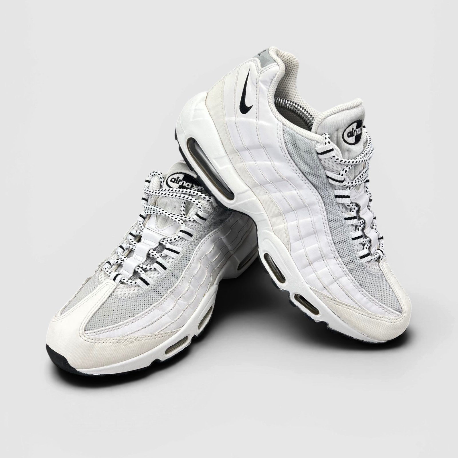 Nike Air Max 95 White Black — buty sportowe męskie w bardzo dobrym stanie rozmiar 42, boczny profil