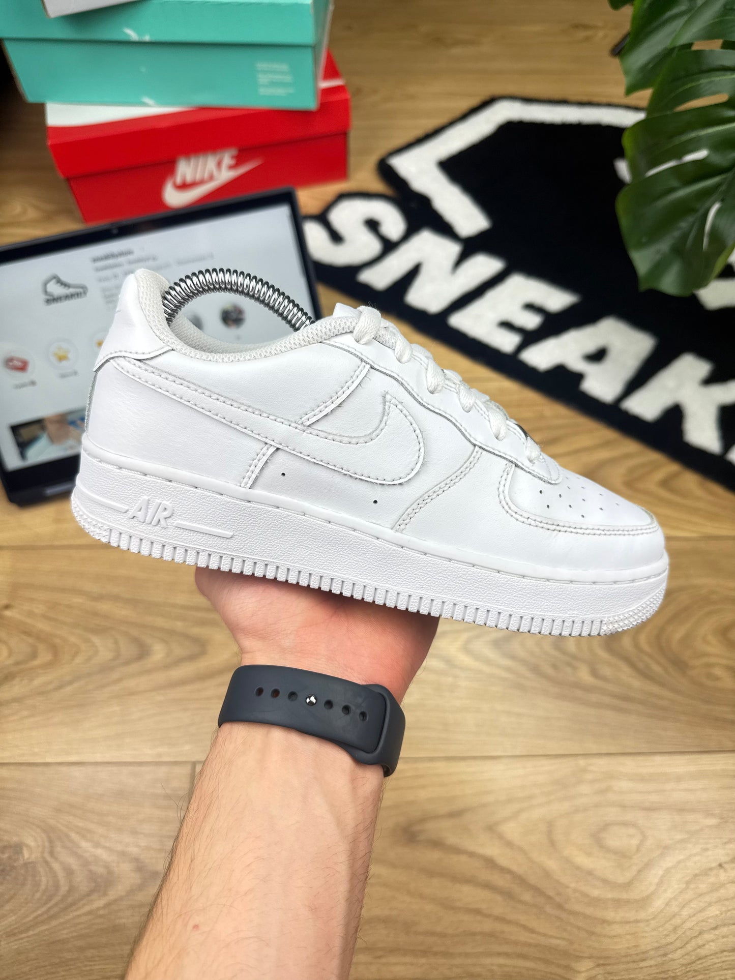Nike Air Force 1 Low (37.5)